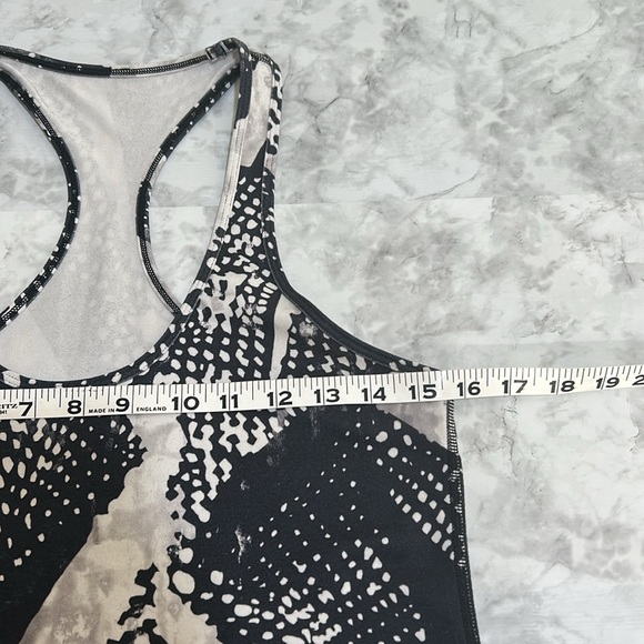 LULULEMON  WOMENS ACTIVEWEAR TANK TOP STYLISH BLACK WHITE Sz MD o LG - Picture 9 of 11